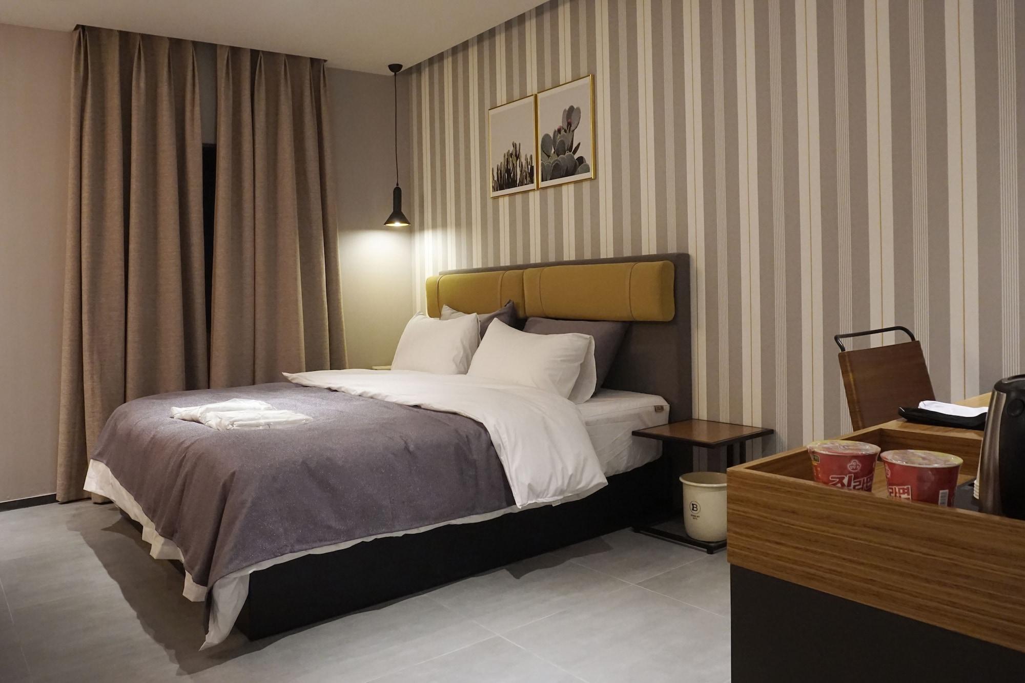 Brown Dot Hotel ČČchangwon Exteriér fotografie