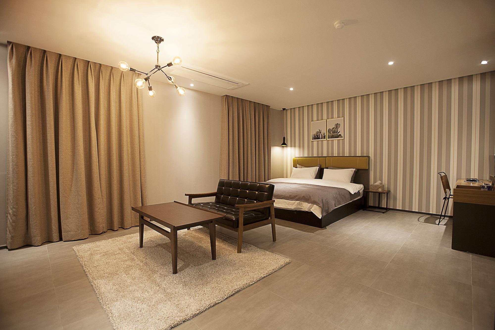 Brown Dot Hotel ČČchangwon Exteriér fotografie