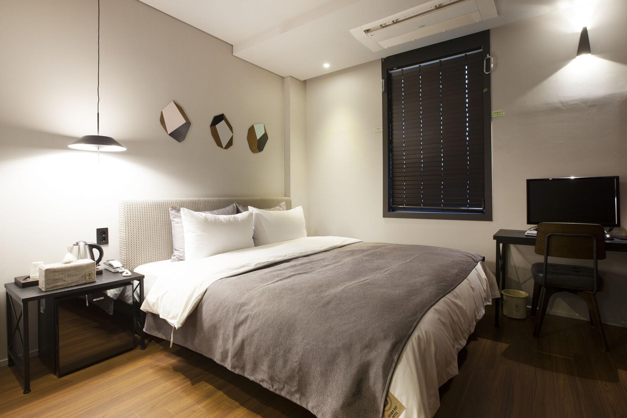 Brown Dot Hotel ČČchangwon Exteriér fotografie