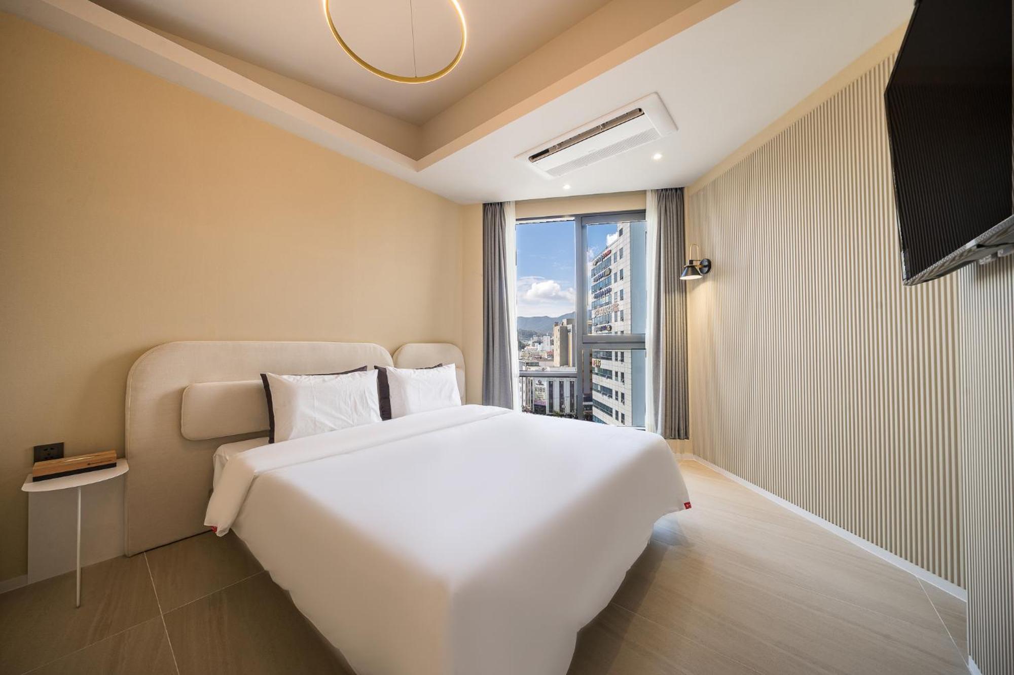 Brown Dot Hotel ČČchangwon Exteriér fotografie