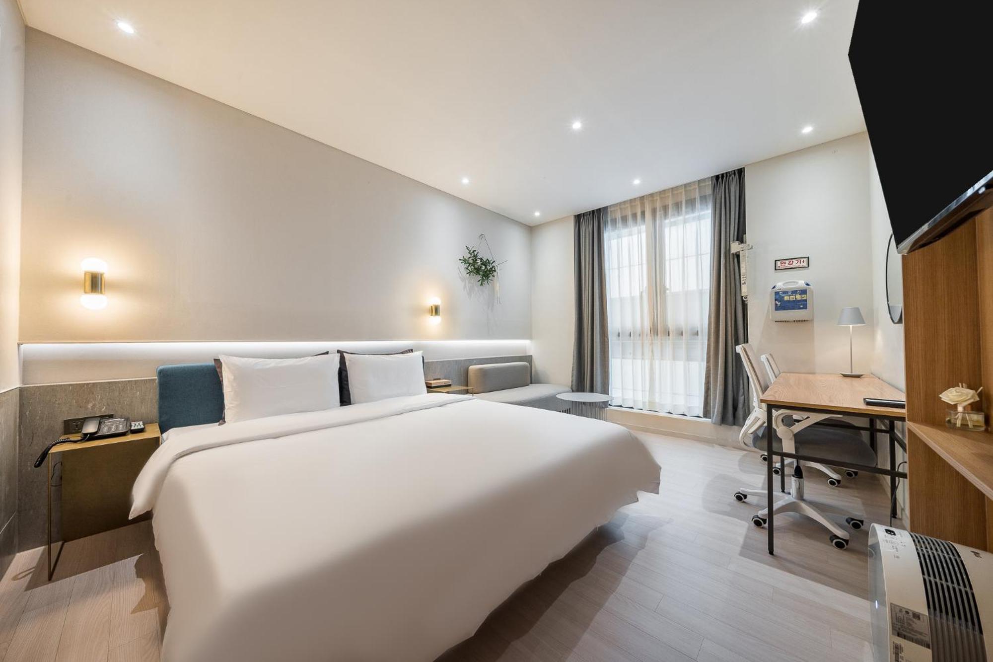 Brown Dot Hotel ČČchangwon Exteriér fotografie