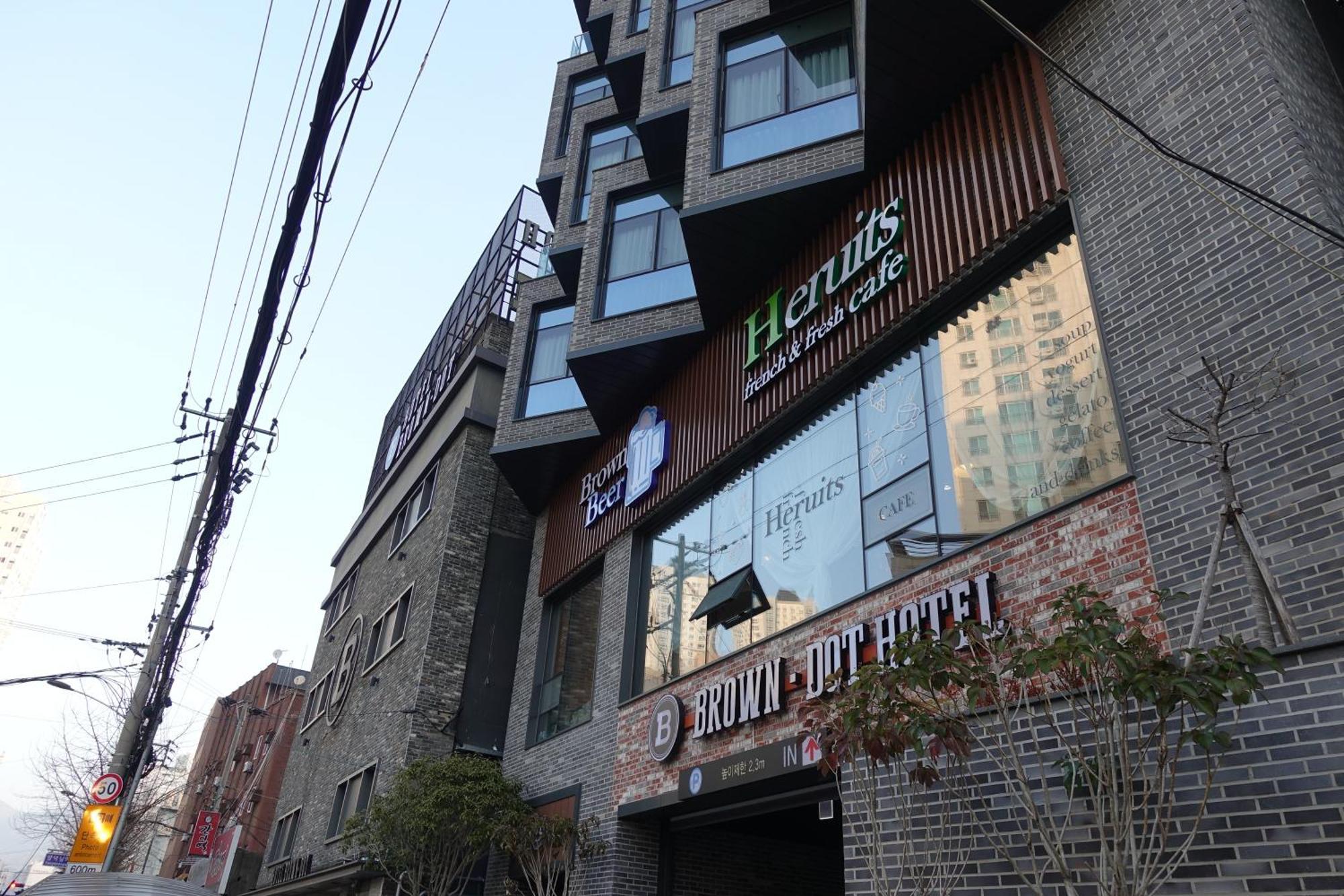 Brown Dot Hotel ČČchangwon Exteriér fotografie