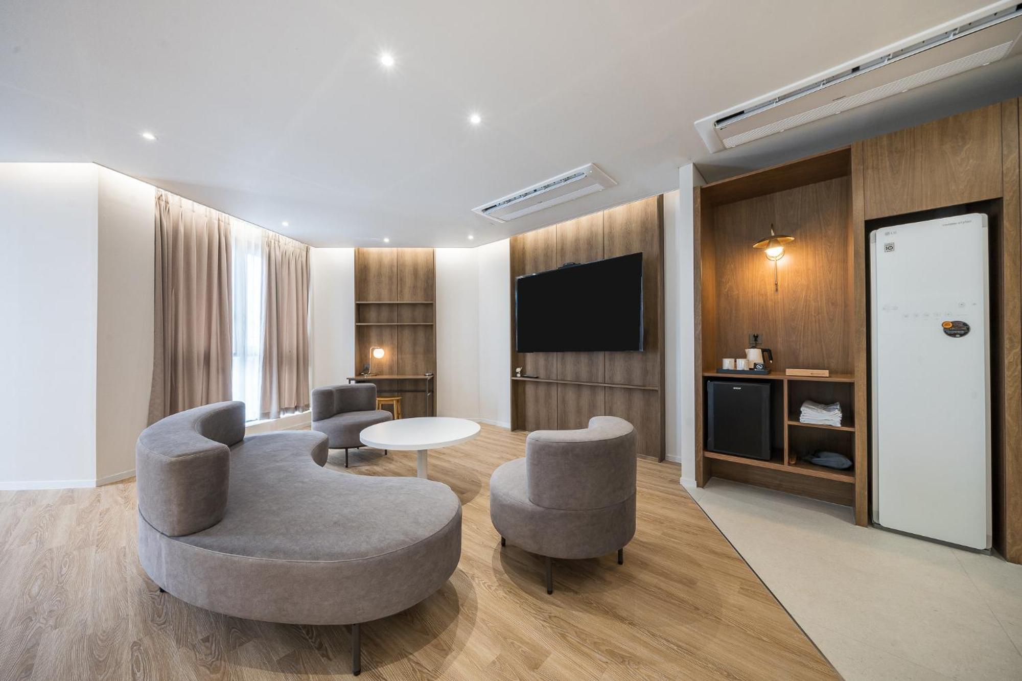 Brown Dot Hotel ČČchangwon Exteriér fotografie