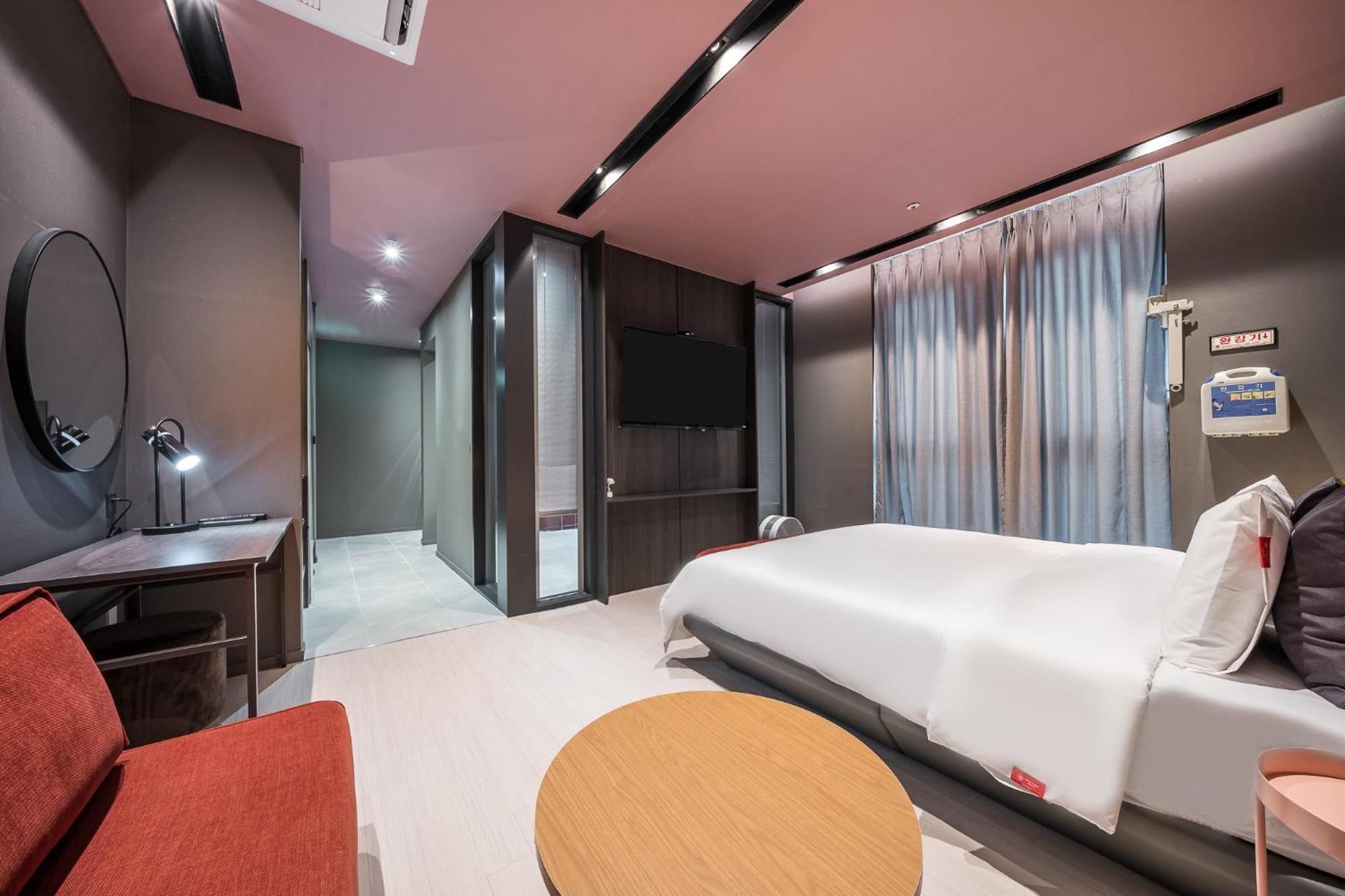 Brown Dot Hotel ČČchangwon Exteriér fotografie