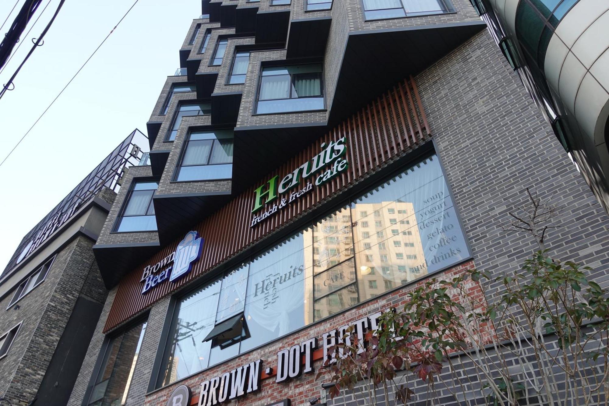 Brown Dot Hotel ČČchangwon Exteriér fotografie
